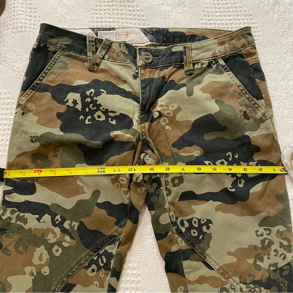 VOLCOM Jeans SIZE 5 Army Print pants - Picture 6 of 16